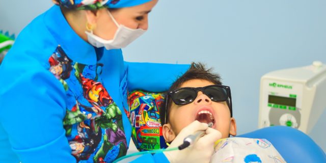 Bien préparer les visites dentaires de son enfant